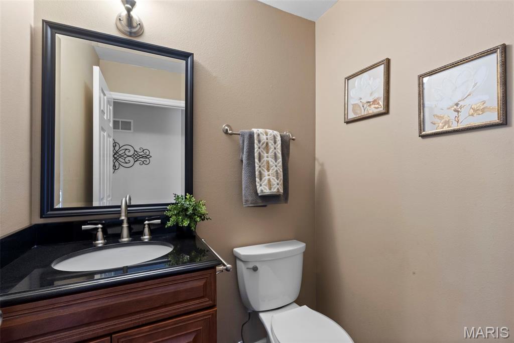 Homes for sale in Creve Coeur, MO | 442 Royalwood Dr, Creve Coeur, MO 63141 | MLS# MIS26011413