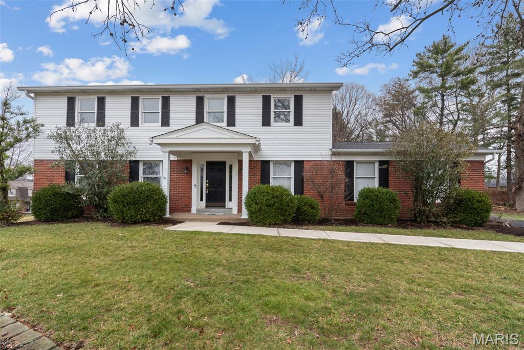 Homes for sale in Creve Coeur, MO | 442 Royalwood Dr, Creve Coeur, MO 63141 | MLS# MIS26011413