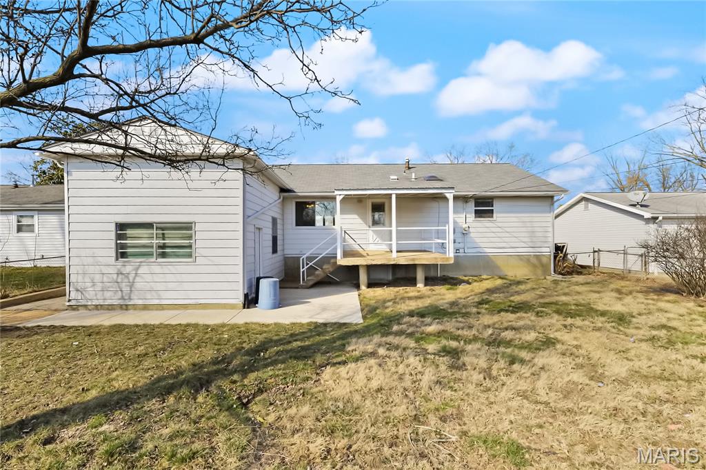 Homes for sale in Fenton, MO | 360 Imperial Ln, Fenton, MO 63026 | MLS# MIS26011517