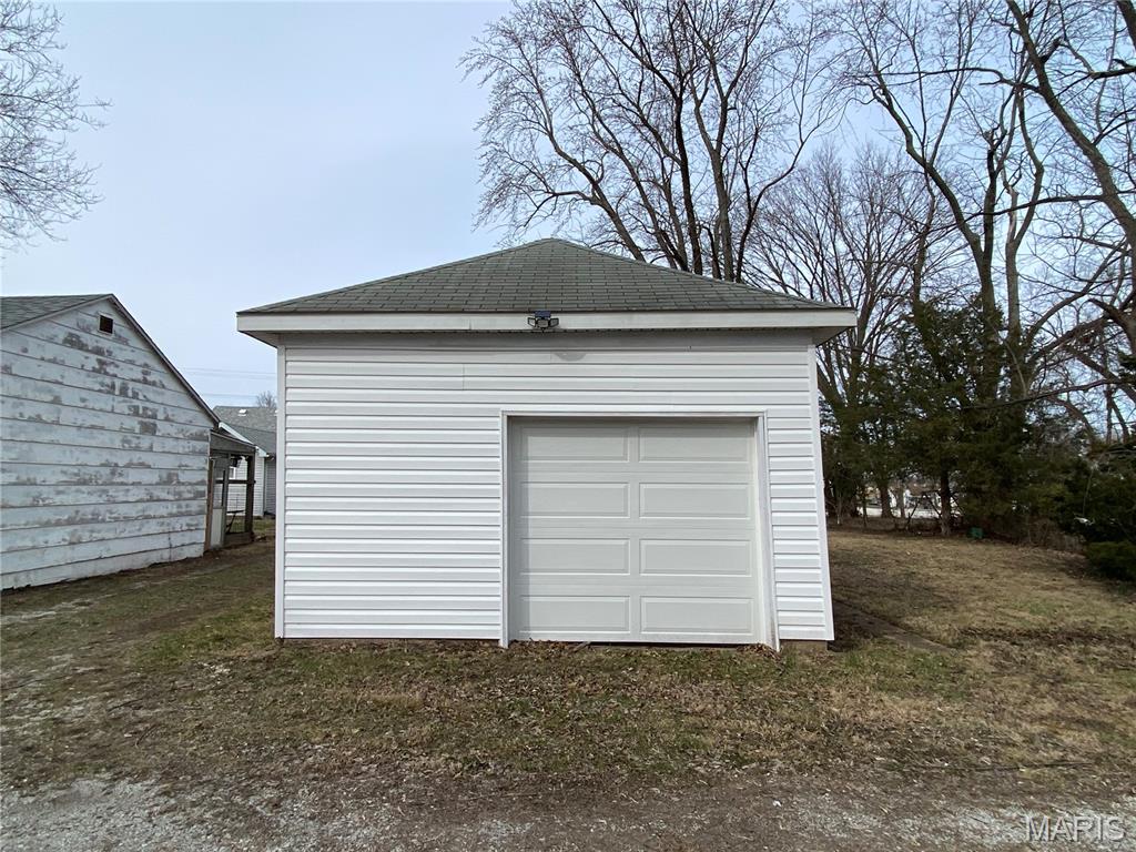 Homes for sale in Hillsboro, IL | 1312 School St, Hillsboro, IL 62049 | MLS# MIS26011525