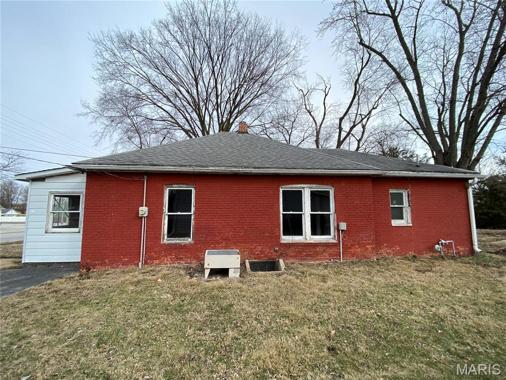 Homes for sale in Hillsboro, IL | 1312 School St, Hillsboro, IL 62049 | MLS# MIS26011525