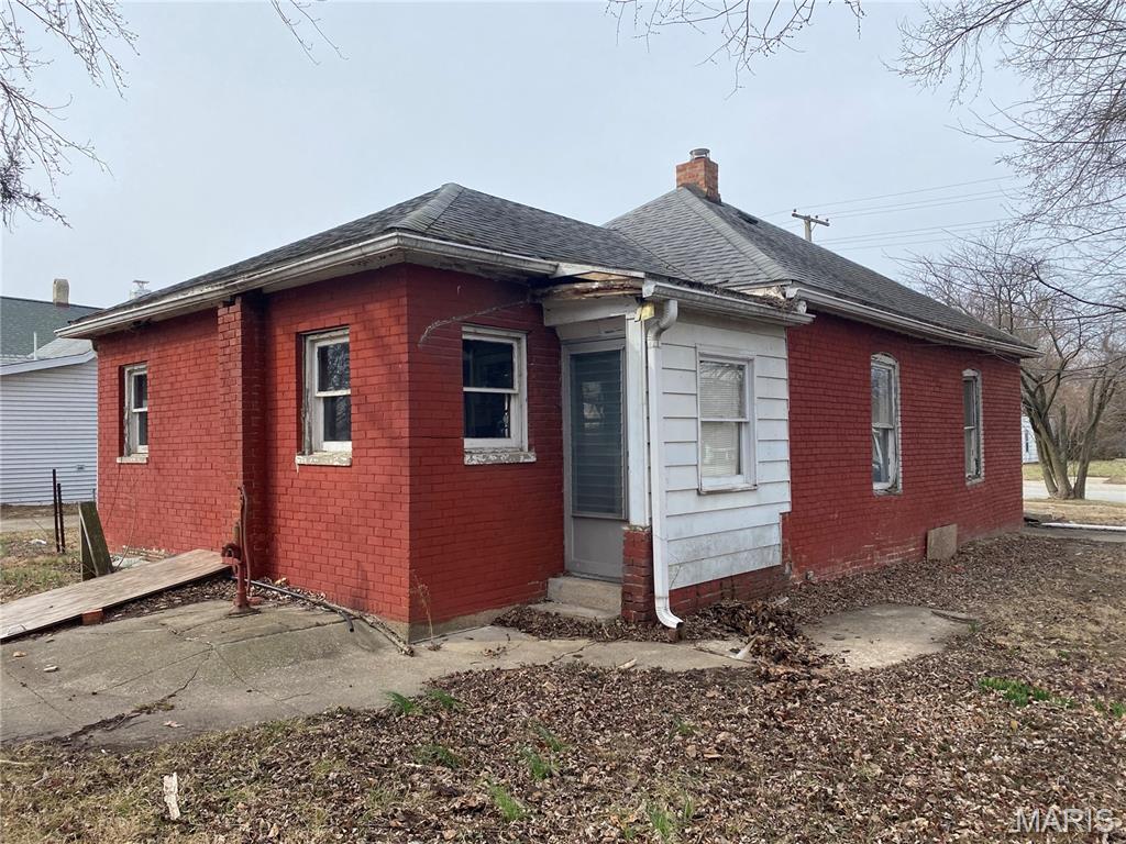 Homes for sale in Hillsboro, IL | 1312 School St, Hillsboro, IL 62049 | MLS# MIS26011525