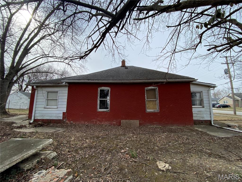 Homes for sale in Hillsboro, IL | 1312 School St, Hillsboro, IL 62049 | MLS# MIS26011525