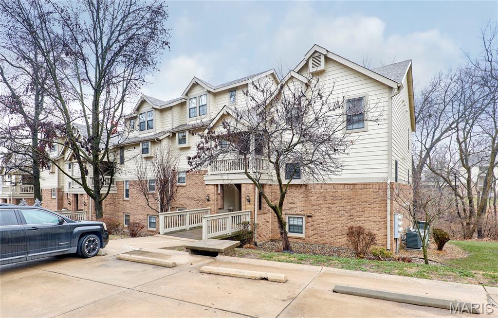 Homes for sale in Maryland Heights, MO | 12944 Bryce Canyon Dr #B, Maryland Heights, MO 63043 | MLS# MIS26011536