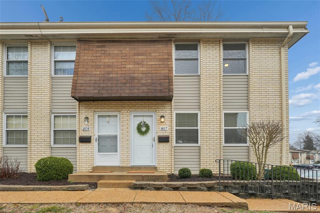 Homes for sale in Ballwin, MO | 807 Portsdown Rd, Ballwin, MO 63011 | MLS# MIS26011643