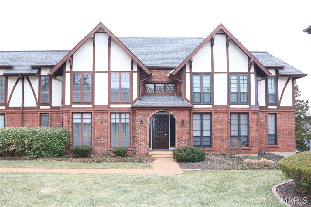 Homes for sale in Ballwin, MO | 927 Claytonbrook Dr #3, Ballwin, MO 63011 | MLS# MIS26011878