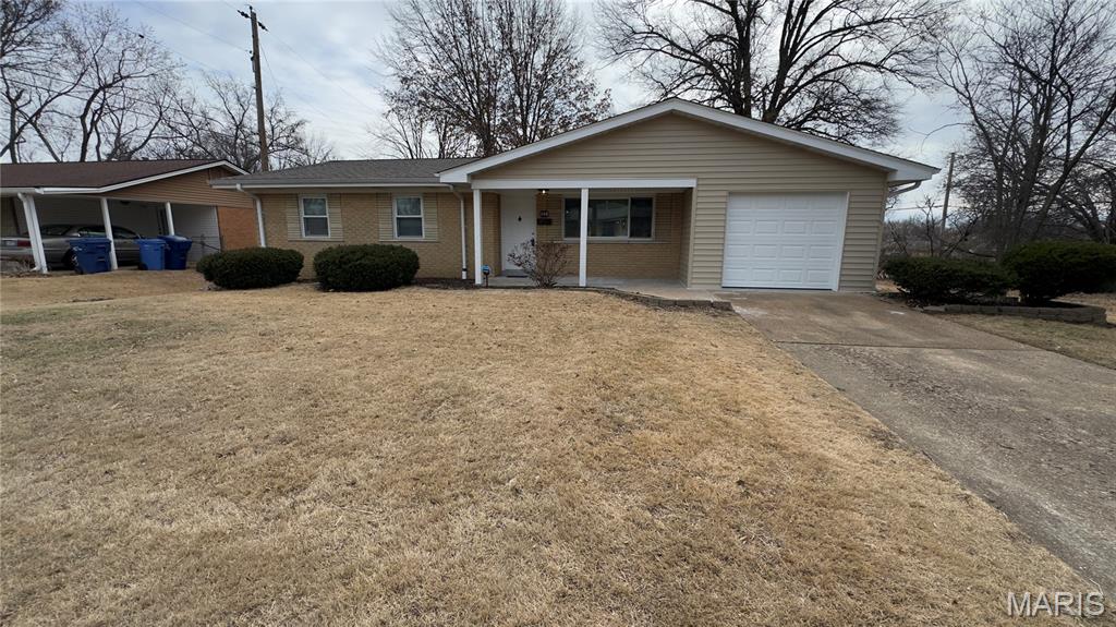 Homes for sale in Florissant, MO | 660 Herbst Dr, Florissant, MO 63031 | MLS# MIS26011997