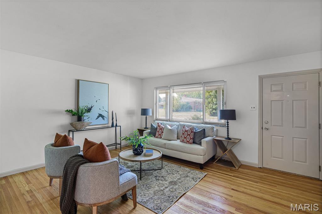 Homes for sale in Florissant, MO | 660 Herbst Dr, Florissant, MO 63031 | MLS# MIS26011997