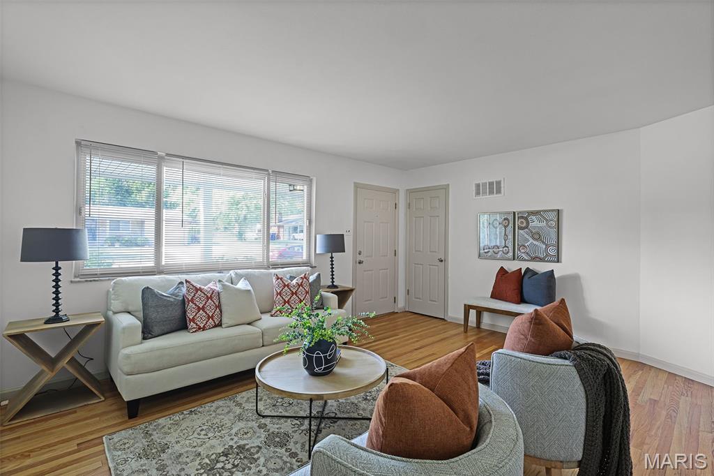 Homes for sale in Florissant, MO | 660 Herbst Dr, Florissant, MO 63031 | MLS# MIS26011997