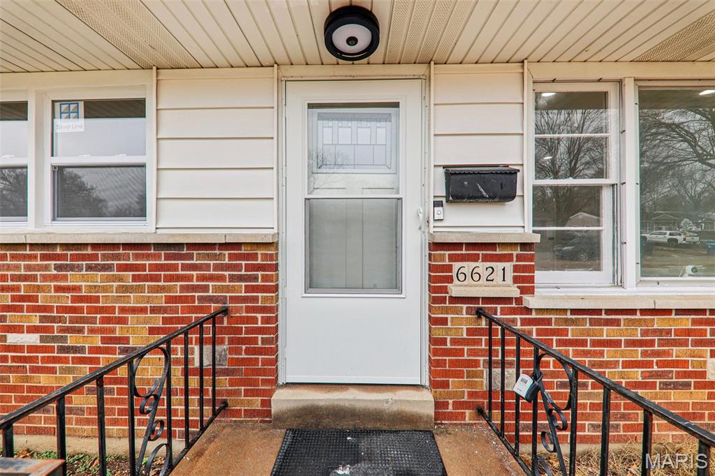 Homes for sale in Berkeley, MO | 6621 Dunwold Dr, Berkeley, MO 63134 | MLS# MIS26012147