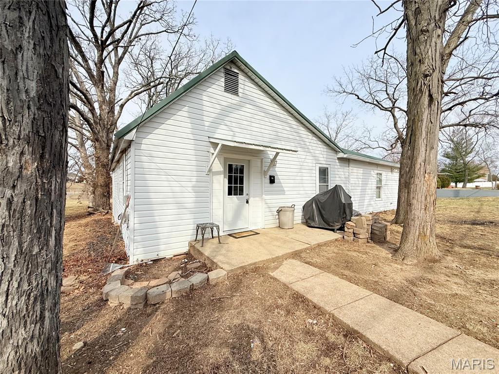 Homes for sale in Cuba, MO | 701 E Grand Ave, Cuba, MO 65453 | MLS# MIS26012232