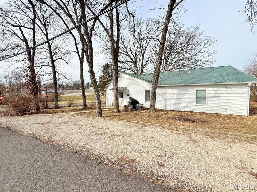 Homes for sale in Cuba, MO | 701 E Grand Ave, Cuba, MO 65453 | MLS# MIS26012232