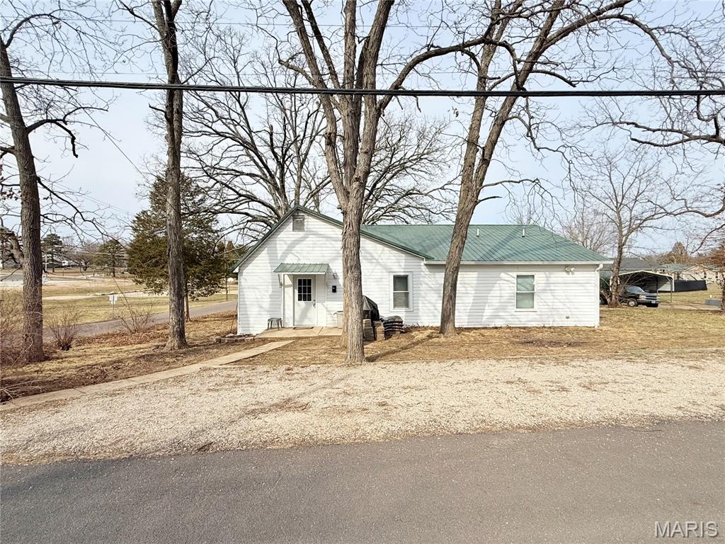Homes for sale in Cuba, MO | 701 E Grand Ave, Cuba, MO 65453 | MLS# MIS26012232