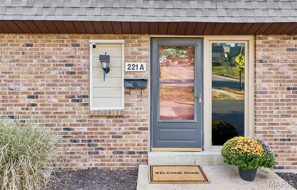 Homes for sale in Ballwin, MO | 221 Braeshire Dr #A, Ballwin, MO 63021 | MLS# MIS26012622