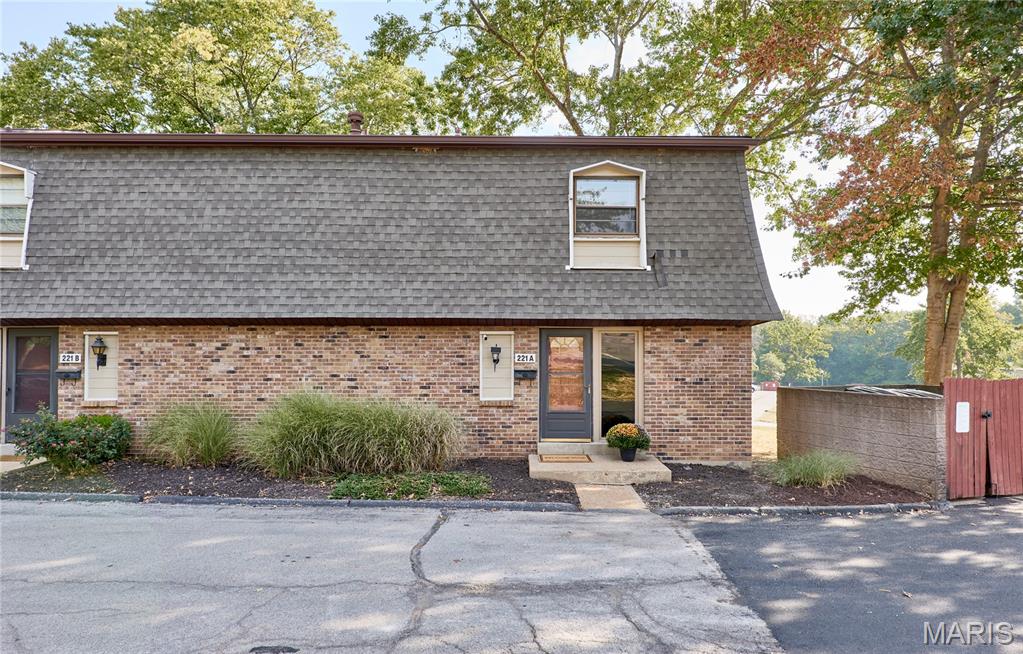 Homes for sale in Ballwin, MO | 221 Braeshire Dr #A, Ballwin, MO 63021 | MLS# MIS26012622