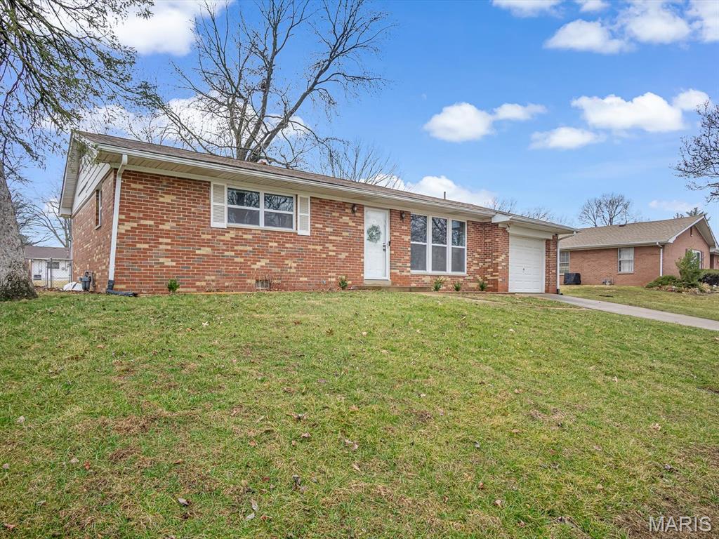 Homes for sale in Fairview Heights, IL | 10 Meckfessel Dr, Fairview Heights, IL 62208 | MLS# MIS26012924