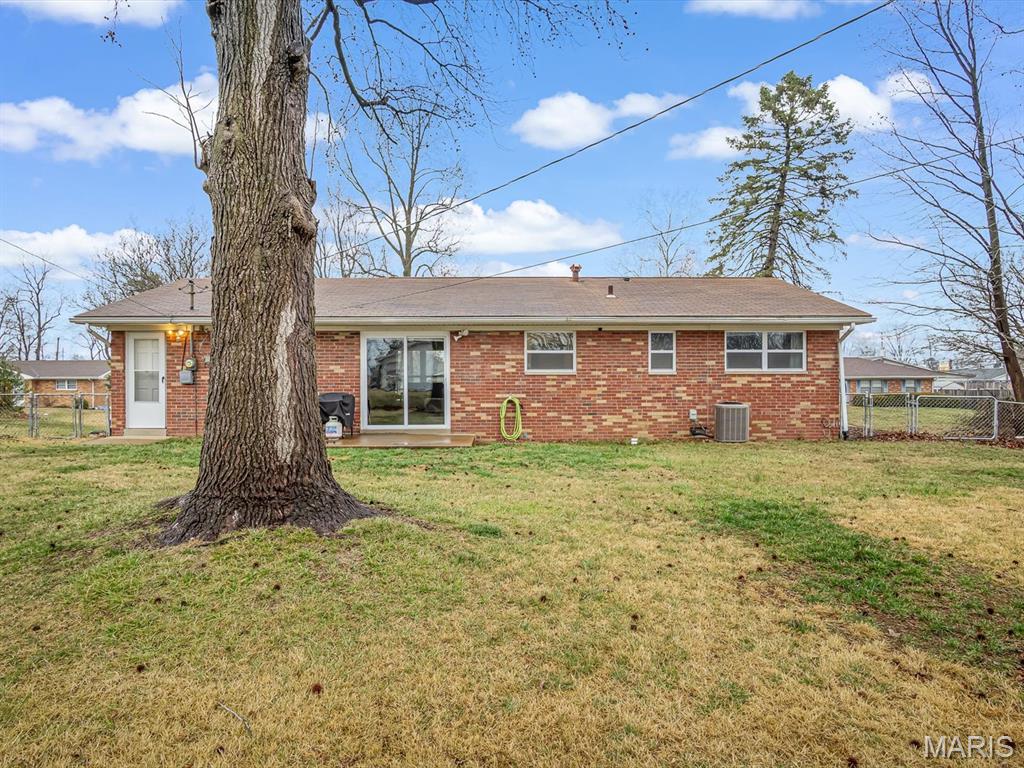 Homes for sale in Fairview Heights, IL | 10 Meckfessel Dr, Fairview Heights, IL 62208 | MLS# MIS26012924