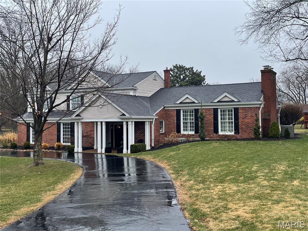 Homes for sale in Town And Country, MO | 920 Claymark Dr, Town And Country, MO 63131 | MLS# MIS26012995