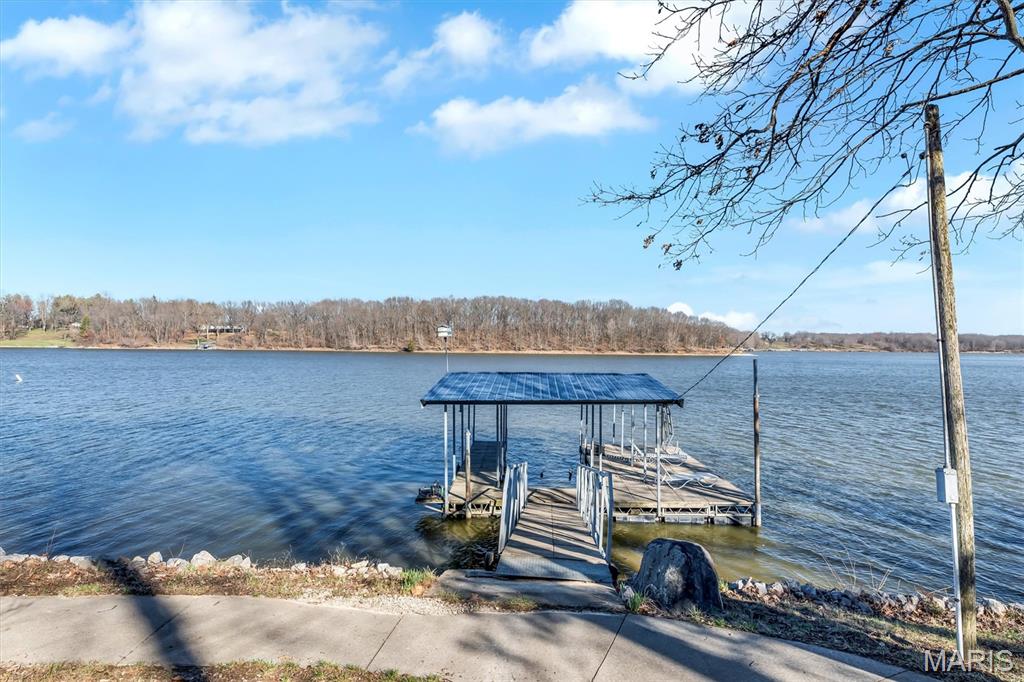 Homes for sale in Hillsboro, IL | 133 Pinnacle Point Dr, Hillsboro, IL 62049 | MLS# MIS26013479