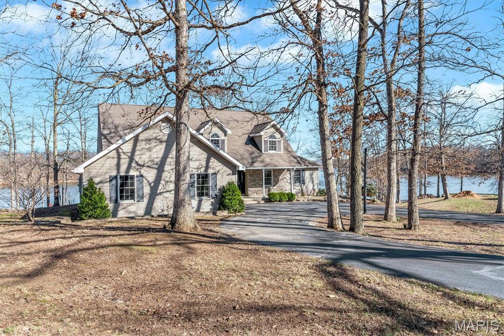 Homes for sale in Hillsboro, IL | 133 Pinnacle Point Dr, Hillsboro, IL 62049 | MLS# MIS26013479