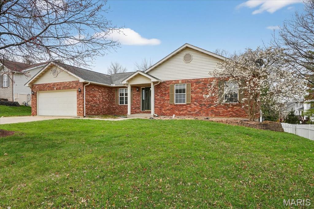 Homes for sale in Columbia, IL | 307 Longview Dr, Columbia, IL 62236 | MLS# MIS26013562