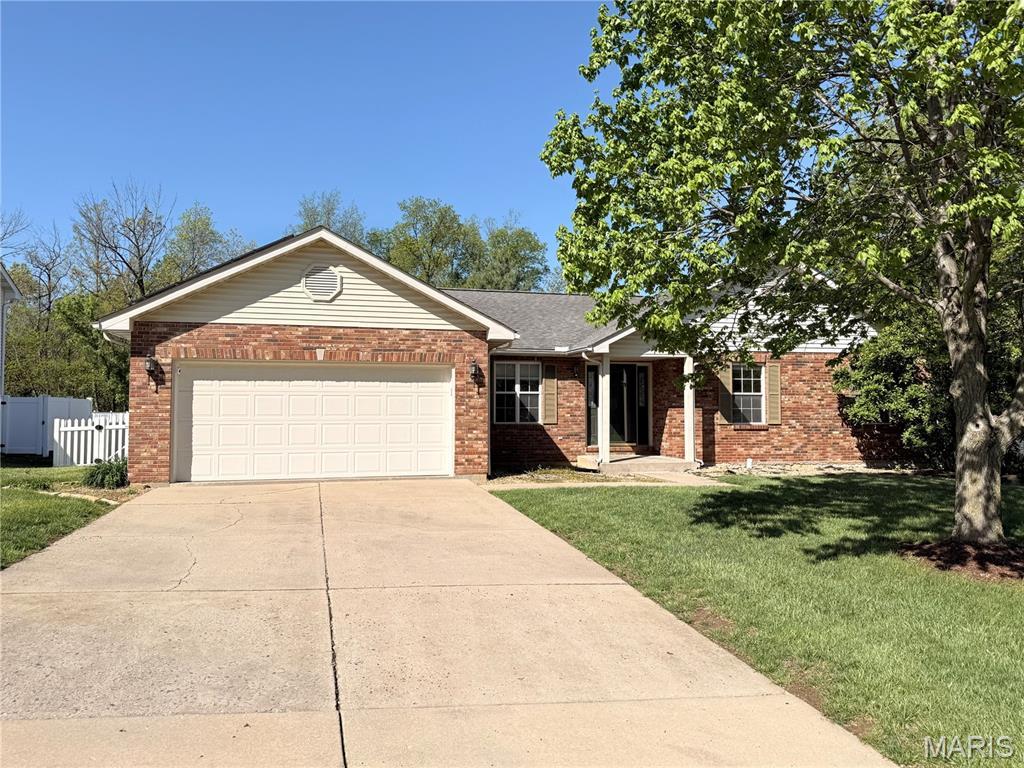 Homes for sale in Columbia, IL | 307 Longview Dr, Columbia, IL 62236 | MLS# MIS26013562