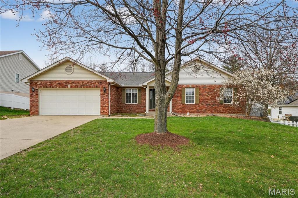 Homes for sale in Columbia, IL | 307 Longview Dr, Columbia, IL 62236 | MLS# MIS26013562