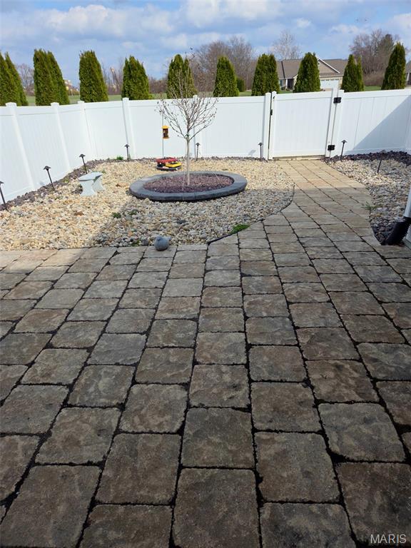 Homes for sale in Troy, IL | 7300 Fulham Ln #B, Troy, IL 62294 | MLS# MIS26013785