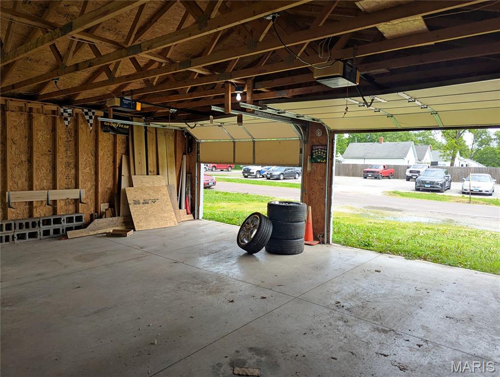 Homes for sale in Greenville, IL | 701 White Ave, Greenville, IL 62246 | MLS# MIS26013814