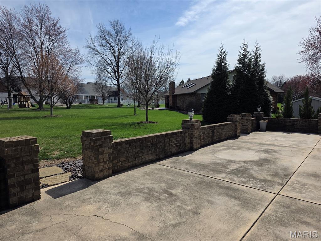 Homes for sale in Highland, IL | 260 Sunflower Dr, Highland, IL 62249 | MLS# MIS26014544