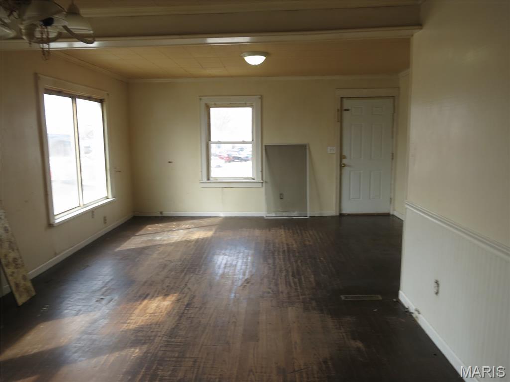 Homes for sale in East Alton, IL | 104 N Pence St, East Alton, IL 62024 | MLS# MIS26014652