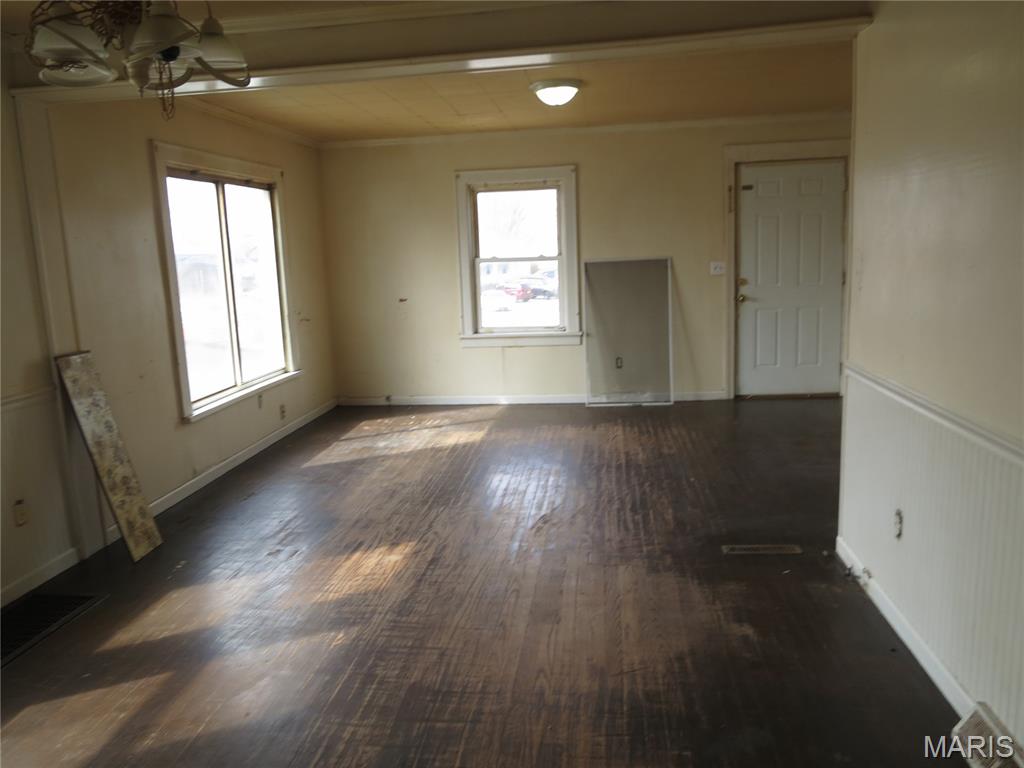 Homes for sale in East Alton, IL | 104 N Pence St, East Alton, IL 62024 | MLS# MIS26014652