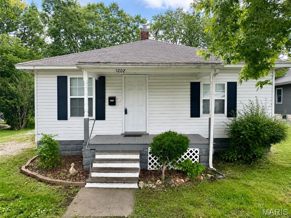 Homes for sale in Litchfield, IL | 1202 N Madison St, Litchfield, IL 62056 | MLS# MIS26014687