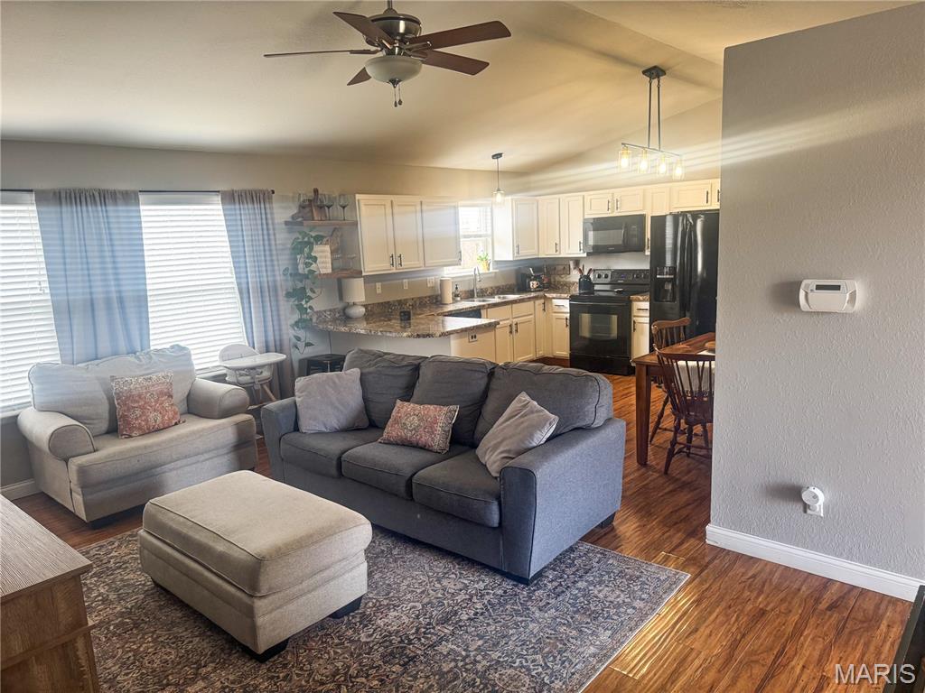 Homes for sale in Pevely, MO | 1736 12 Oaks Pl, Pevely, MO 63070 | MLS# MIS26014912