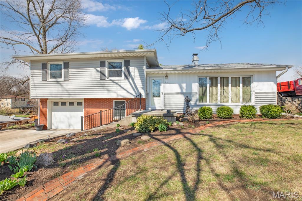 Homes for sale in East Alton, IL | 457 W Rosewood, East Alton, IL 62024 | MLS# MIS26014998