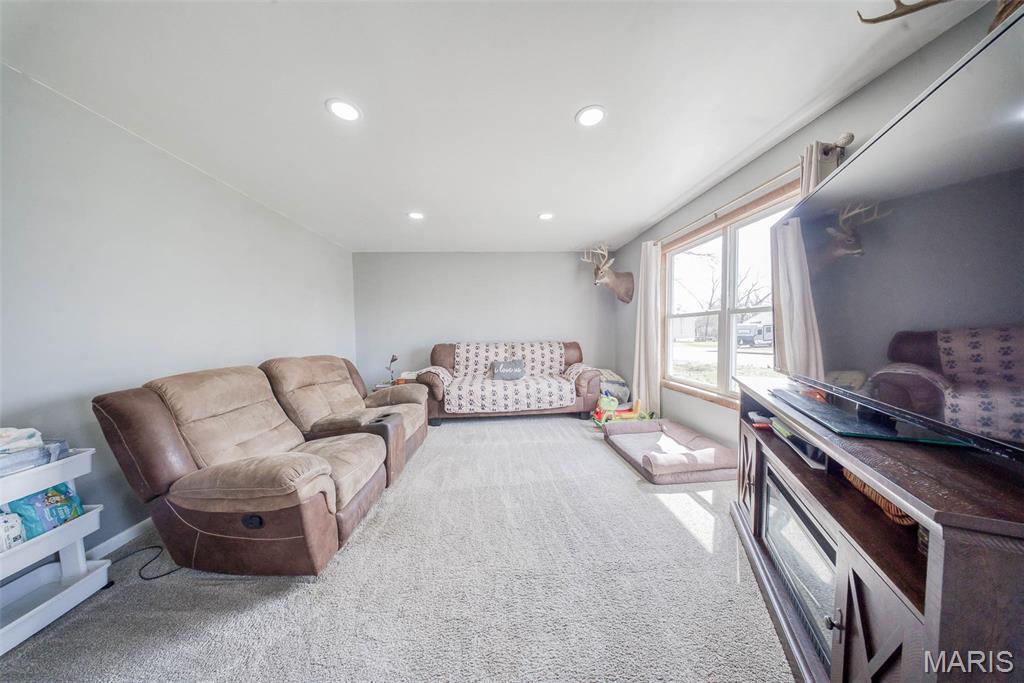 Homes for sale in Rolla, MO | 415 Hutchinson Dr, Rolla, MO 65401 | MLS# MIS26015056