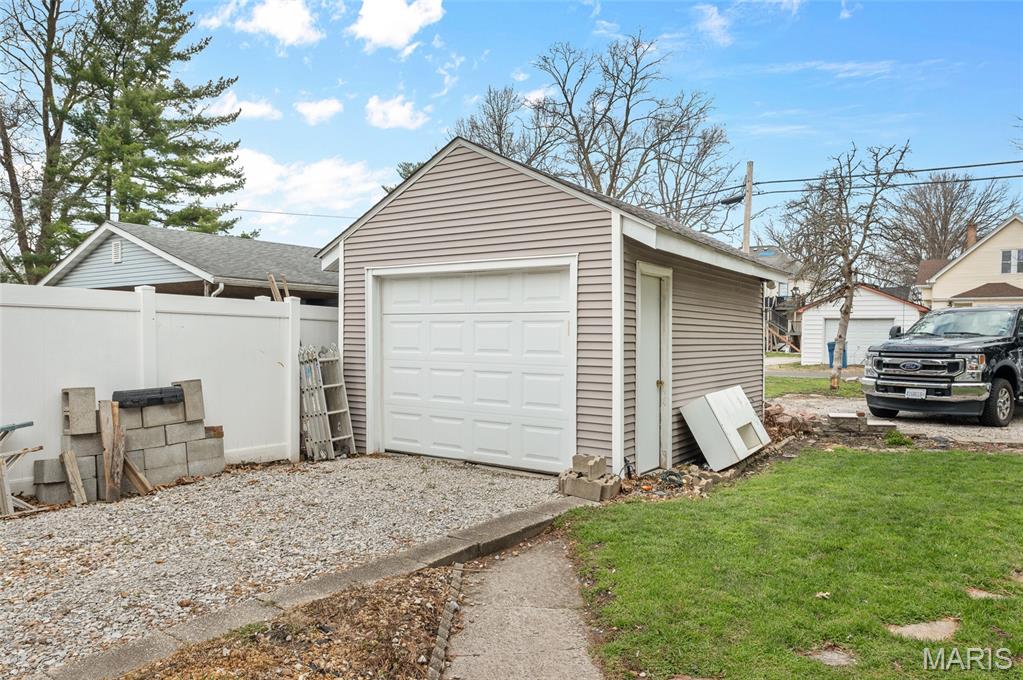 Homes for sale in Collinsville, IL | 913 W Main St, Collinsville, IL 62234 | MLS# MIS26015283