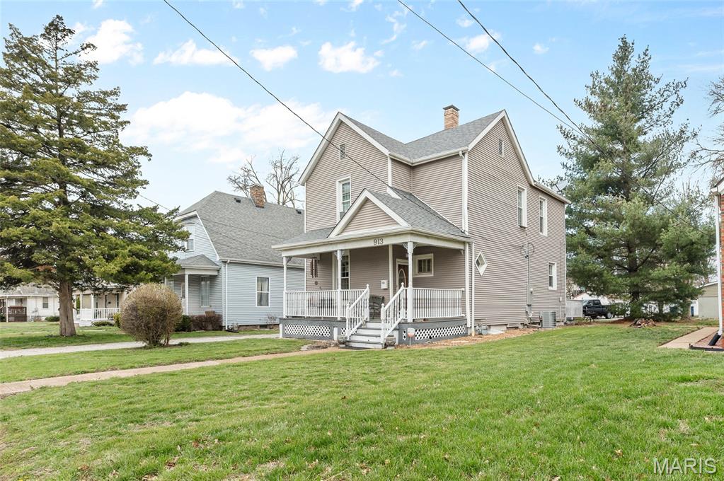 Homes for sale in Collinsville, IL | 913 W Main St, Collinsville, IL 62234 | MLS# MIS26015283