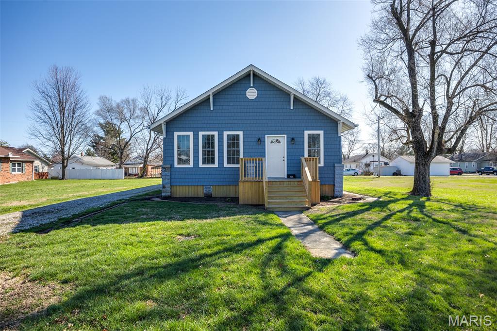Homes for sale in Gillespie, IL | 705 N Macoupin St, Gillespie, IL 62033 | MLS# MIS26015415