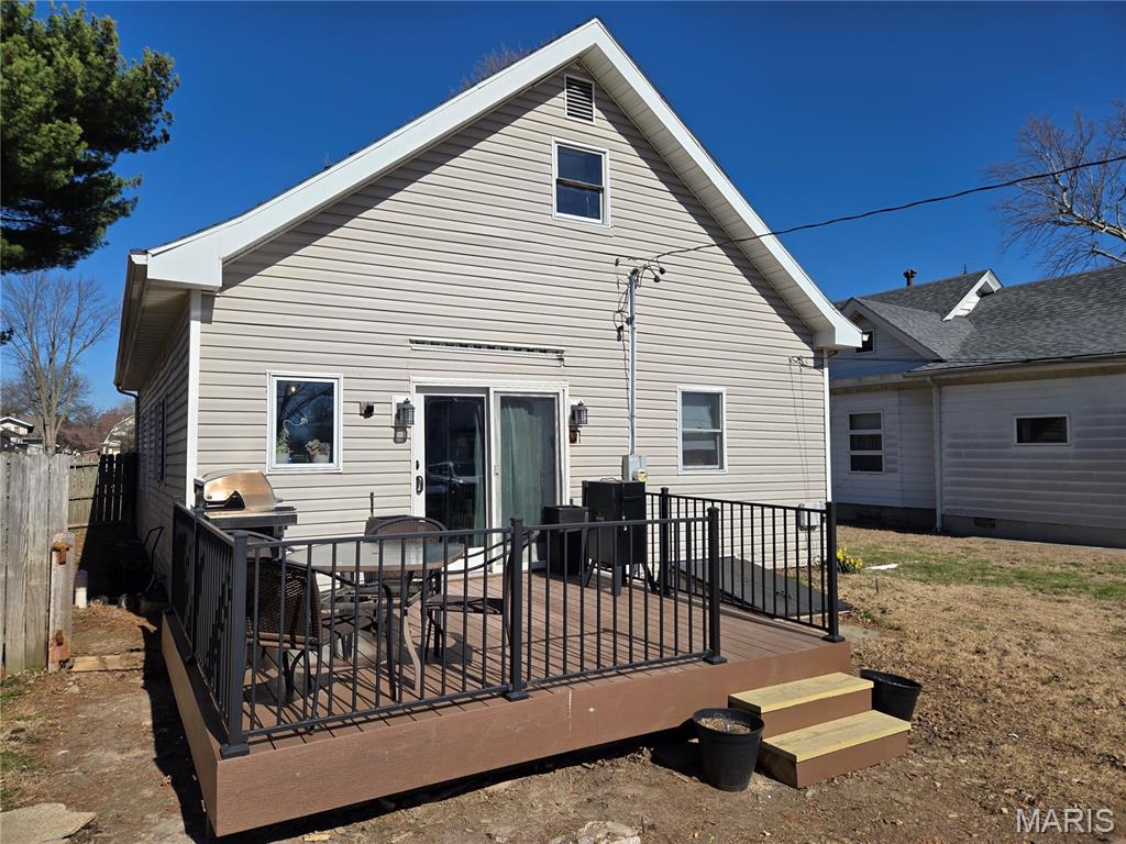 Homes for sale in Gillespie, IL | 212 E Elm St, Gillespie, IL 62033 | MLS# MIS26015566