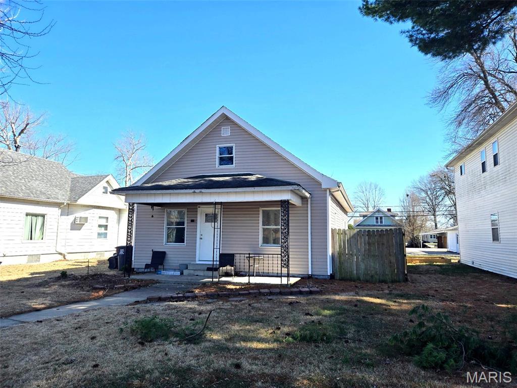 Homes for sale in Gillespie, IL | 212 E Elm St, Gillespie, IL 62033 | MLS# MIS26015566