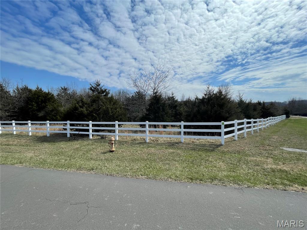 Homes for sale in Innsbrook, MO | 2107 Meadow Oaks Dr, Innsbrook, MO 63390 | MLS# MIS26015922