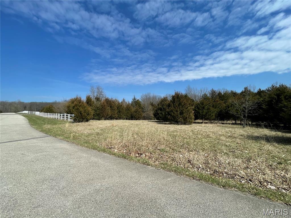 Homes for sale in Innsbrook, MO | 2107 Meadow Oaks Dr, Innsbrook, MO 63390 | MLS# MIS26015922