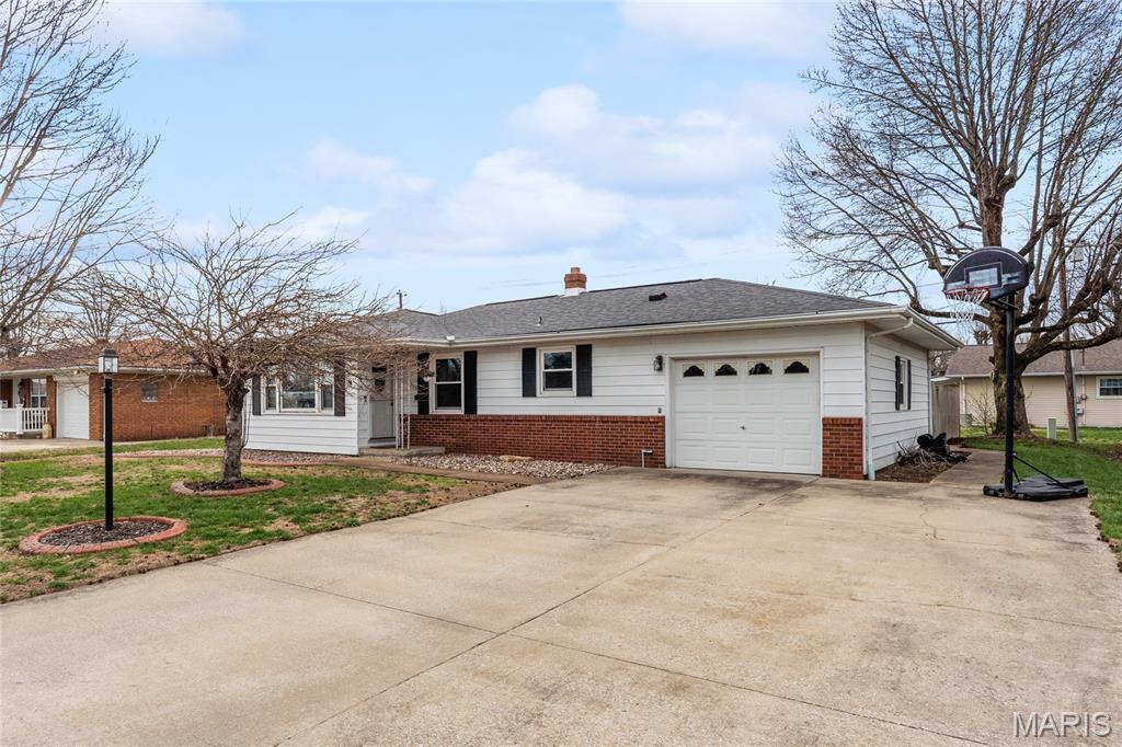 Homes for sale in Red Bud, IL | 308 Charles St, Red Bud, IL 62278 | MLS# MIS26016218