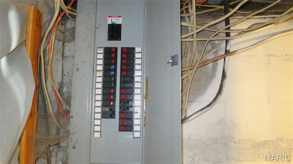 Homes for sale in East Alton, IL | 154 S Pence St, East Alton, IL 62024 | MLS# MIS26016403