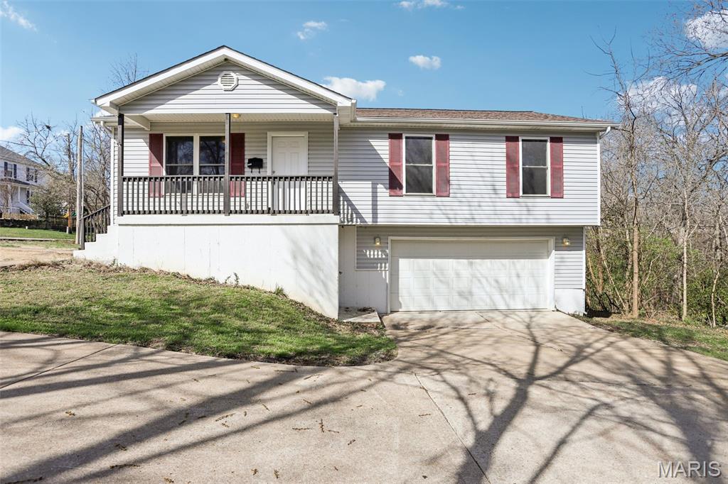 Homes for sale in De Soto, MO | 600 W Clement, De Soto, MO 63020 | MLS# MIS26016418