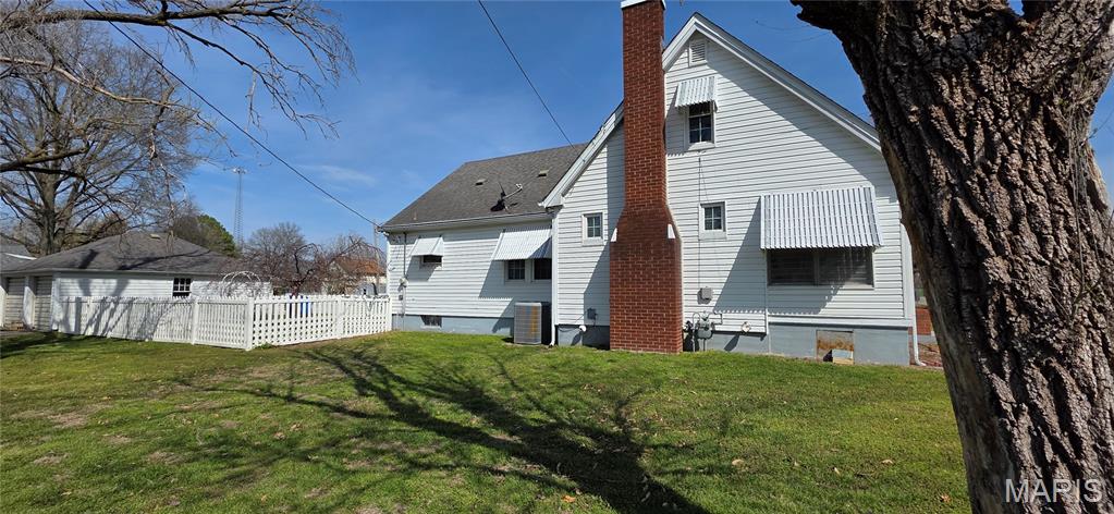 Homes for sale in Steeleville, IL | 901 E Main St, Steeleville, IL 62288 | MLS# MIS26016503