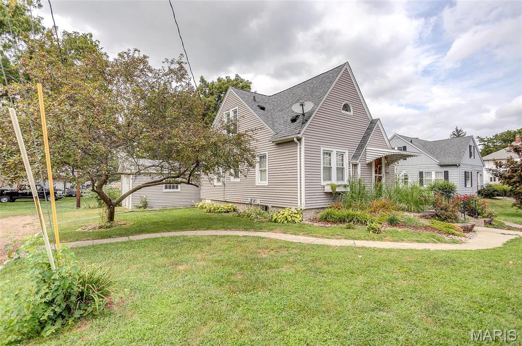 Homes for sale in Jerseyville, IL | 111 W Barr Pl, Jerseyville, IL 62052 | MLS# MIS26019043