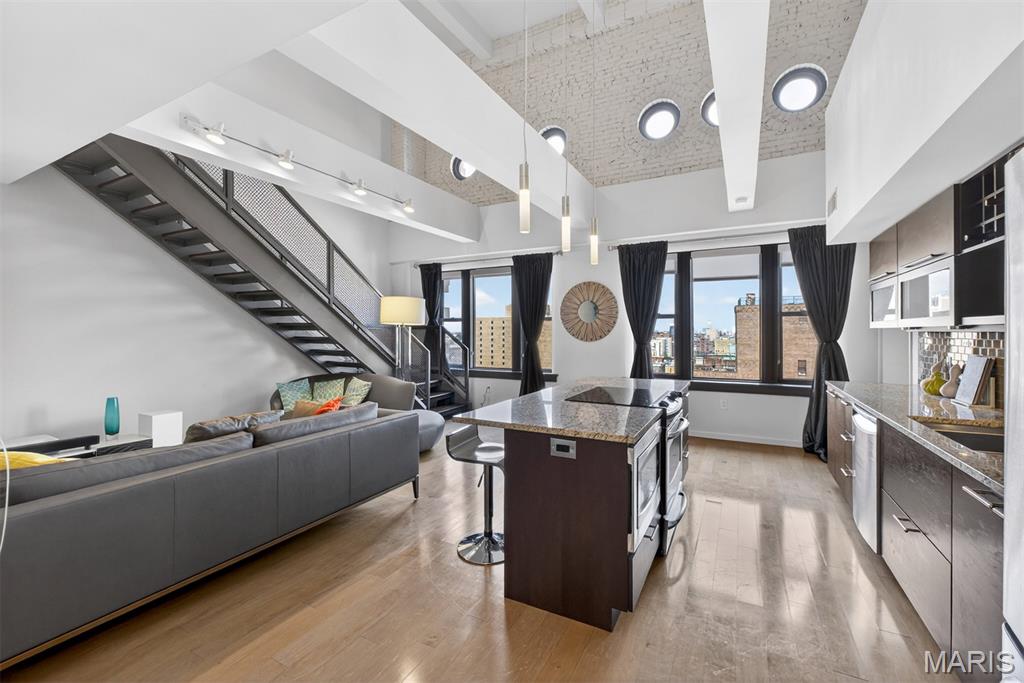 3rd image of 915 Olive St, St. Louis, MO 63101
