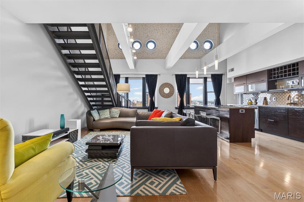 2nd image of 915 Olive St, St. Louis, MO 63101